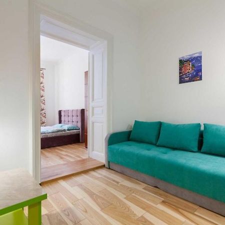Три Кімнати Вулиця Грушевського 9 Центр Міста Львів Apartman Kültér fotó