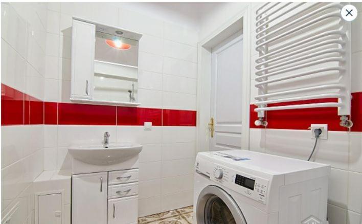 Три Кімнати Вулиця Грушевського 9 Центр Міста Львів Apartman Kültér fotó