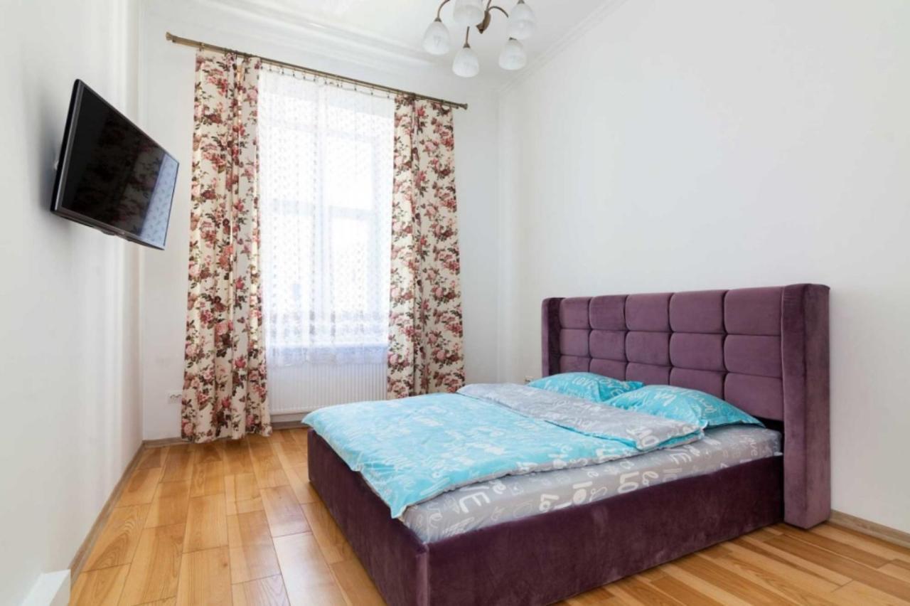 Три Кімнати Вулиця Грушевського 9 Центр Міста Львів Apartman Kültér fotó
