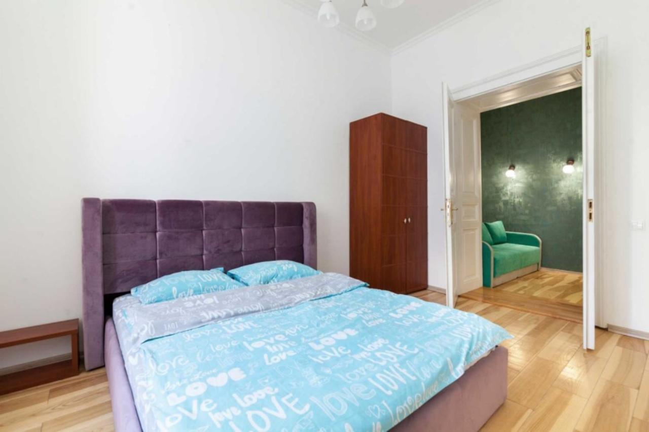 Три Кімнати Вулиця Грушевського 9 Центр Міста Львів Apartman Kültér fotó